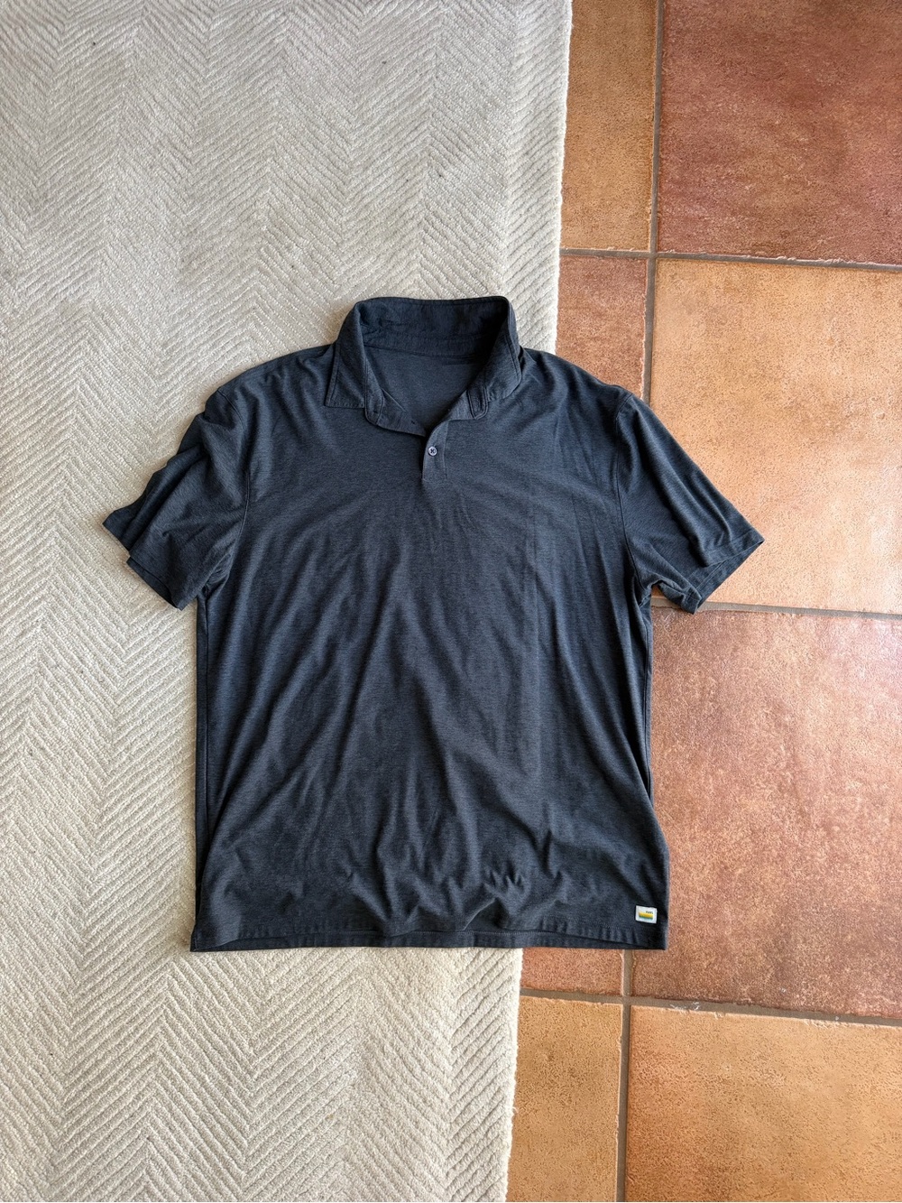 Like new Vuori Strato Tech Short-Sleeve Polo